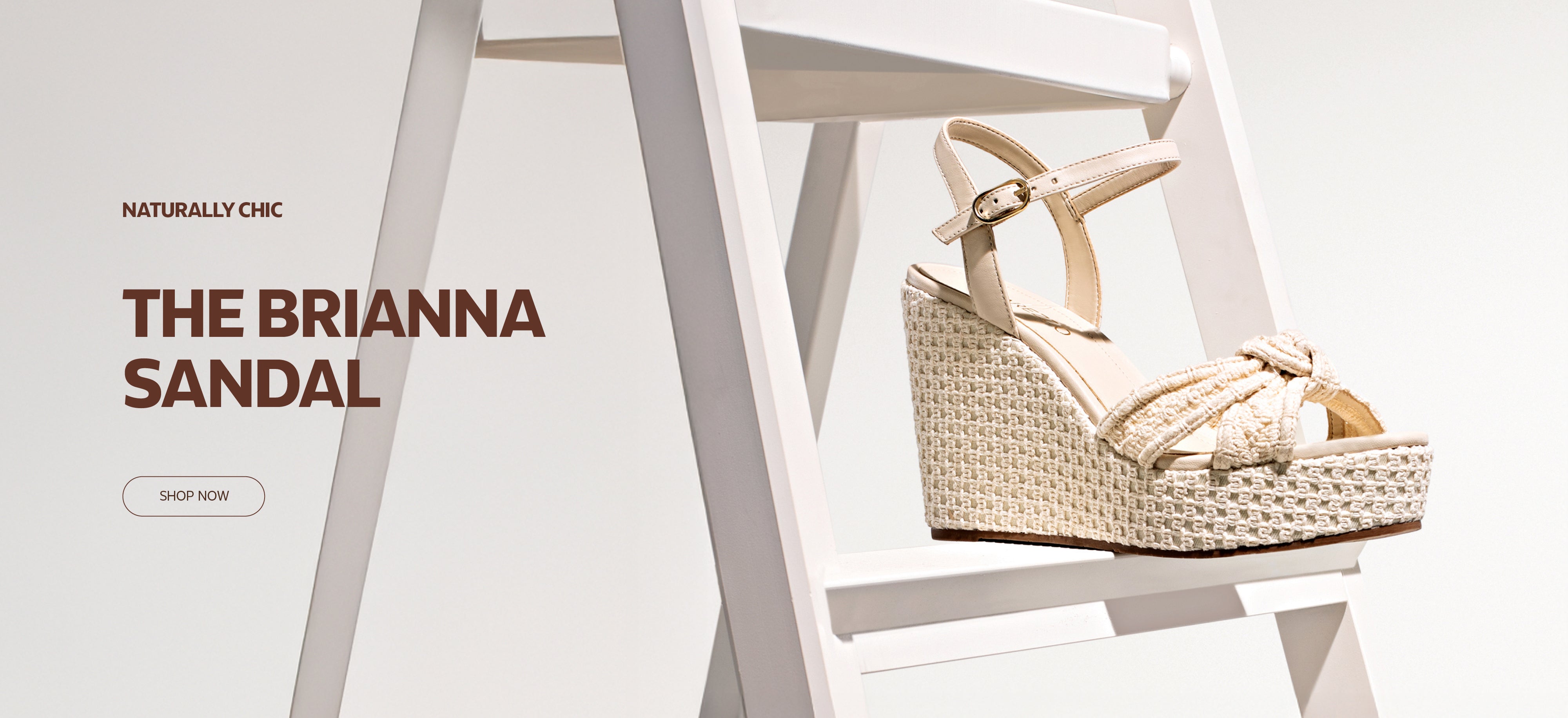 Promotional banner to show the new collection by Arezzo