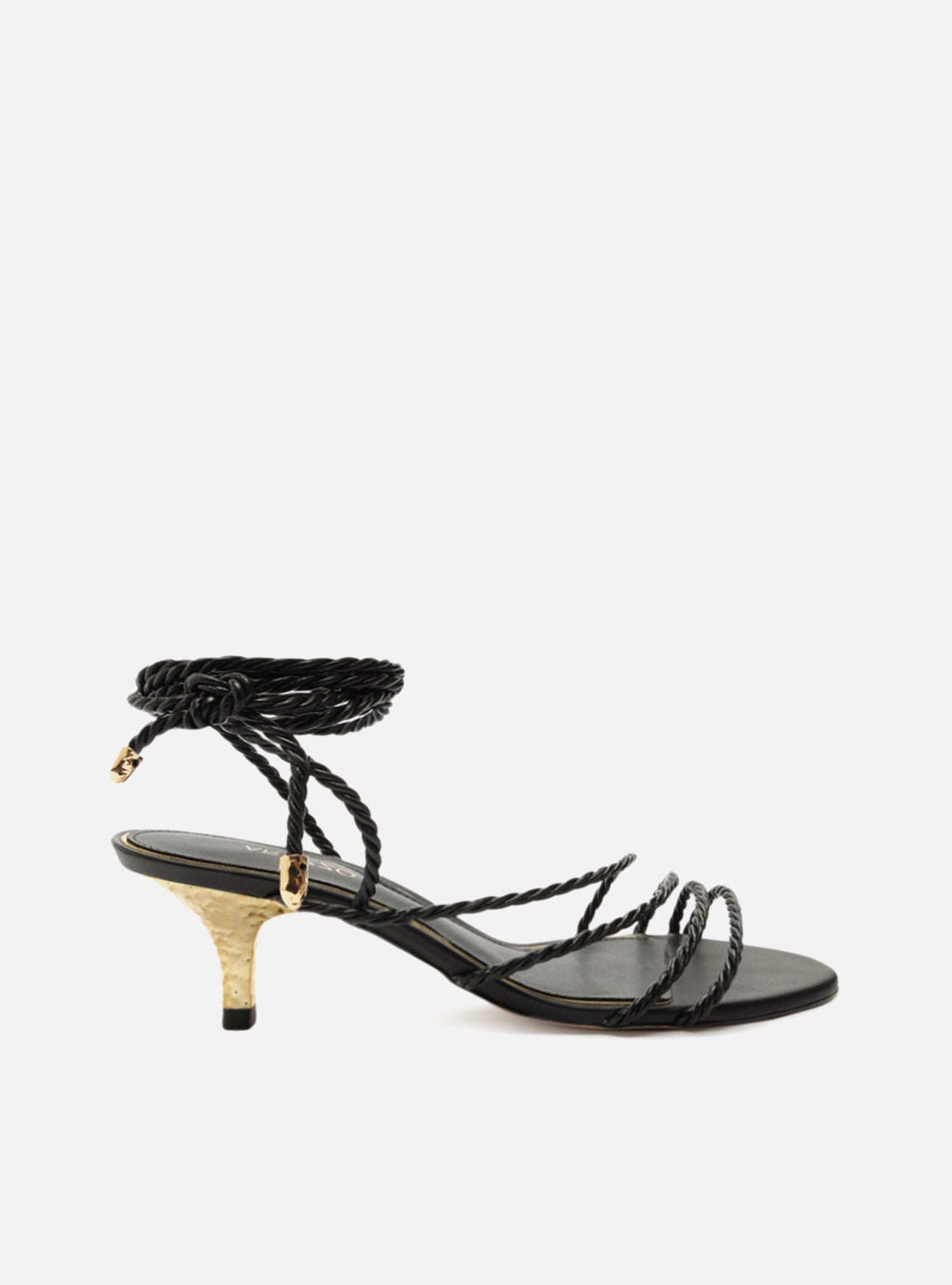 Black leather sandal, with twisted straps, low stiletto heel in hammered gold metal and round toe. Closure with metal tip.