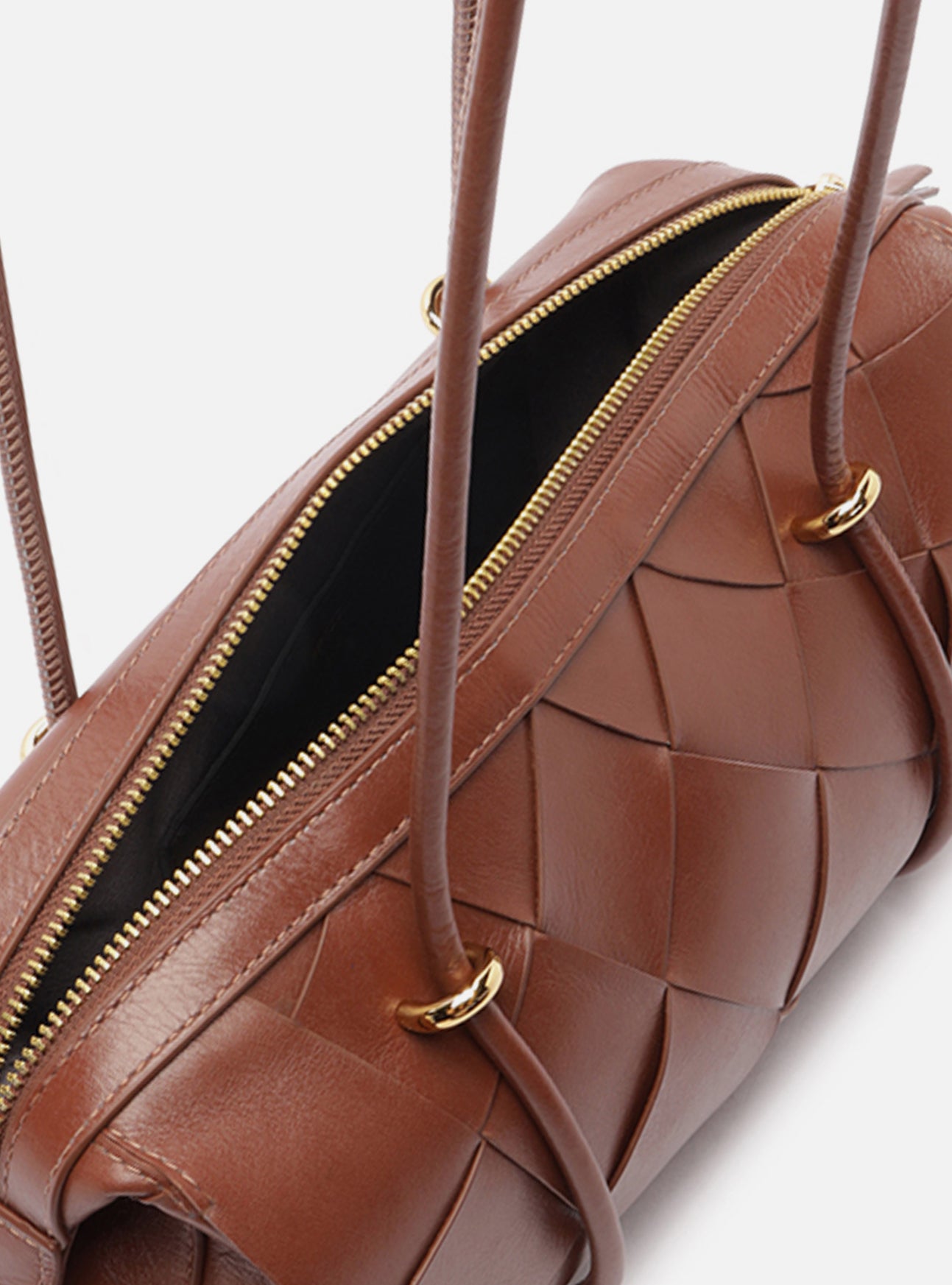 Sarah Medium Leather Shoulder Bag Handbags Pre Fall 26