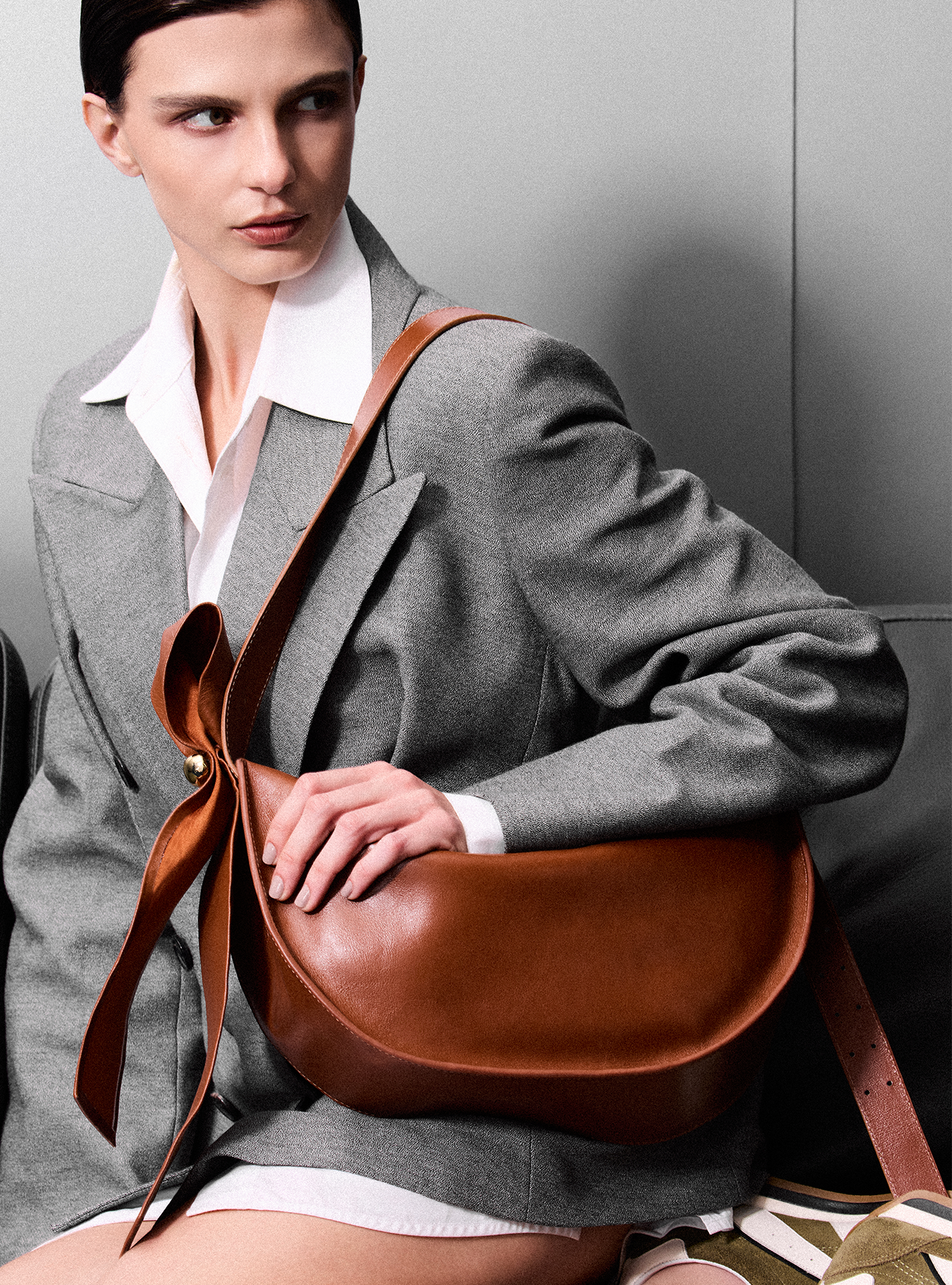 Fleur Large Leather Crossbody Handbag F/25